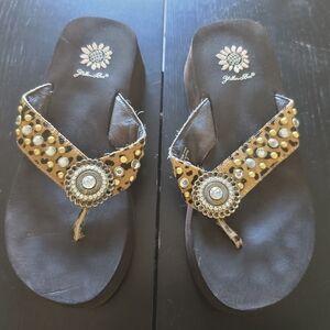 Yellow Box Thong Sandals Size 8 Gold Leather Rhinestone Big Jewel Foam